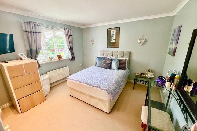 3 Hopton Grove, Newport Pagnell photo 5