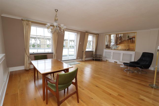 Flat 34 Thorndon Hall, Thorndon Park, Brentwood photo 4