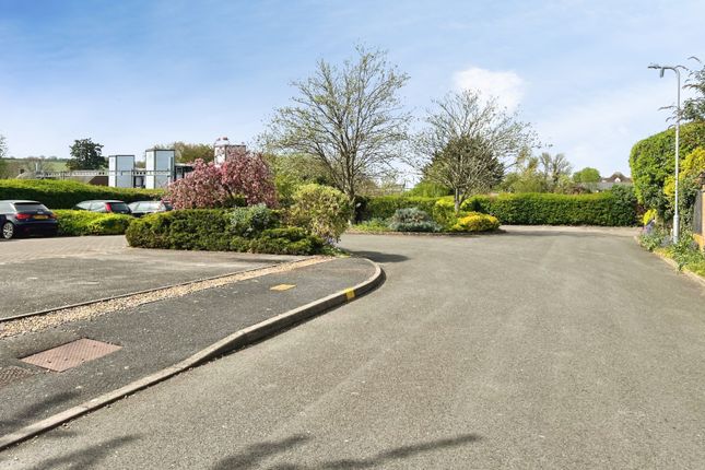15, Queens Court, Reading photo 3