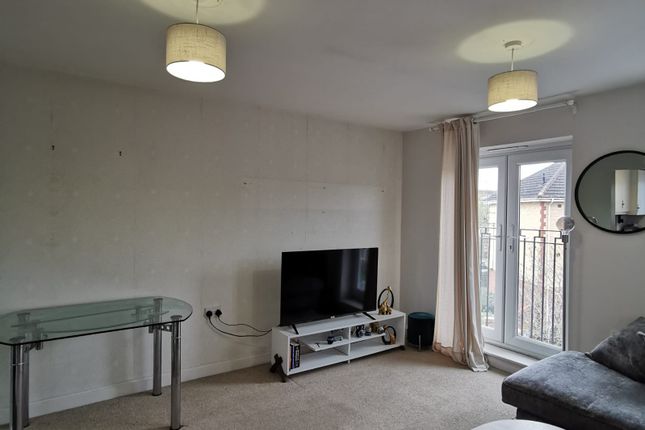Flat to rent in Altham Gardens, South Oxhey