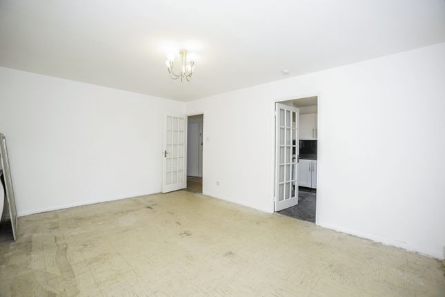 Flat for sale in Conway Gardens, Grays