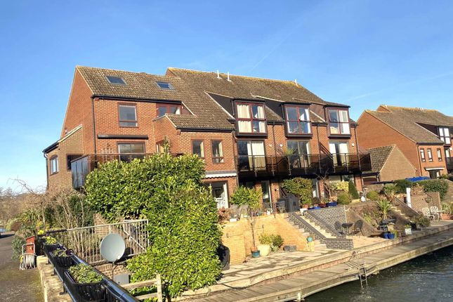 Flat to rent in Temple Mill Island, Marlow