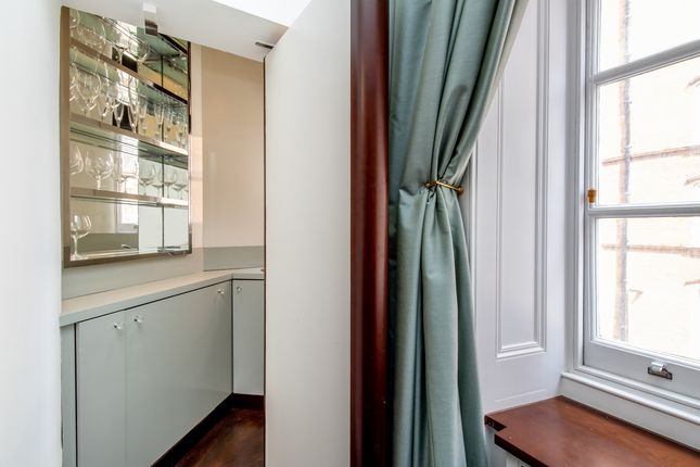 Flat for sale in Kensington Gore, London