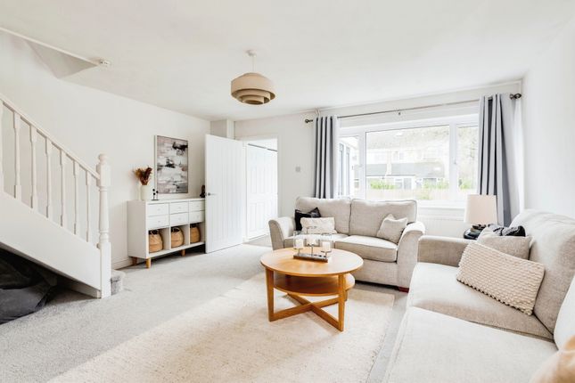 End terrace house for sale in Stoneleigh Drive, Carterton