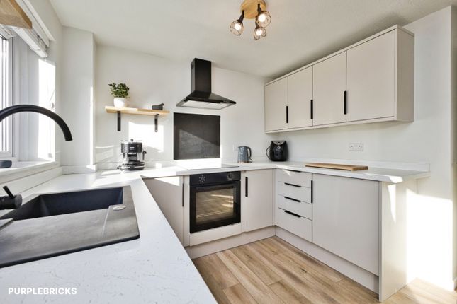 Flat 16 Old Market Court, George Street, Glastonbury photo 4