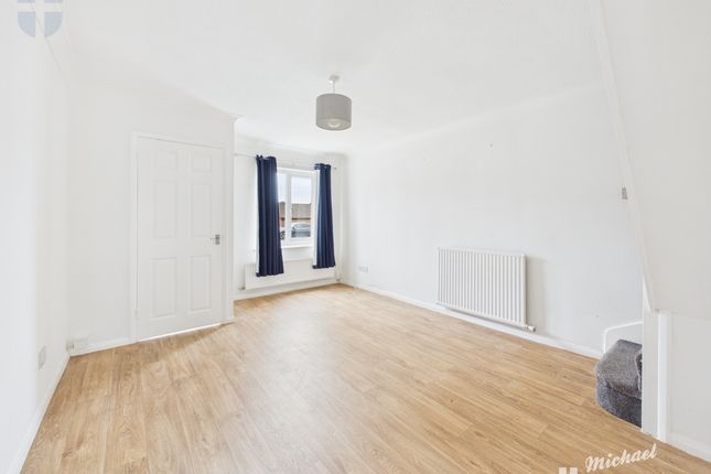 91 Anton Way, Aylesbury photo 2