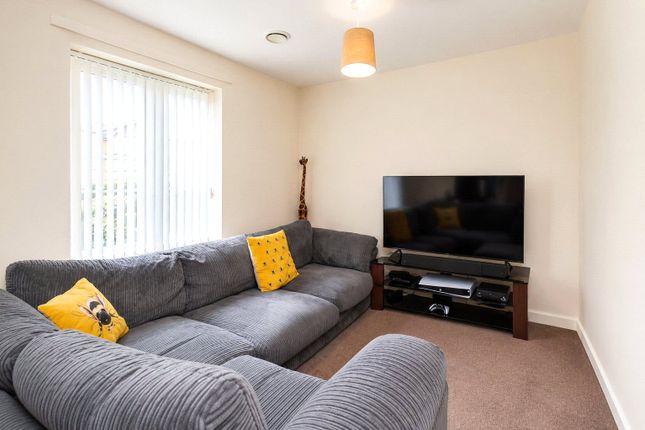 HOUSING SOLUTIONS OR, 6, Piggott Place, Slough photo 4