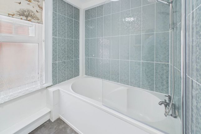 Flat, 3 Peartree Lane, Bexhill-On-Sea photo 4