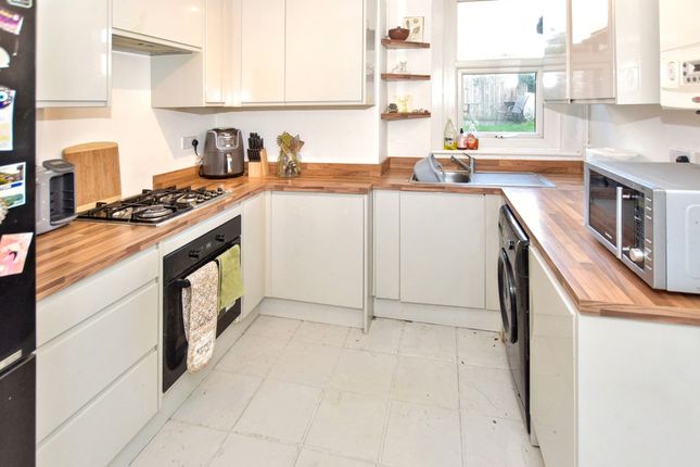 31 Woodford Avenue, Ramsgate photo 2