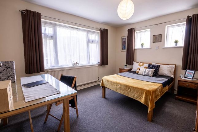 71Beaconsfieldflat1- Bed 2