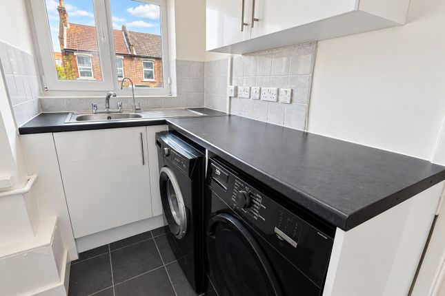 Flat 29 Charles Burton Court, Ashenden Road, London photo 5