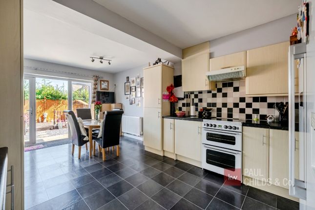 9, Helston Gardens, Reading photo 3