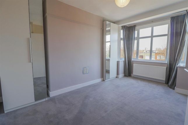 Flat to rent in Fairlop Road, London