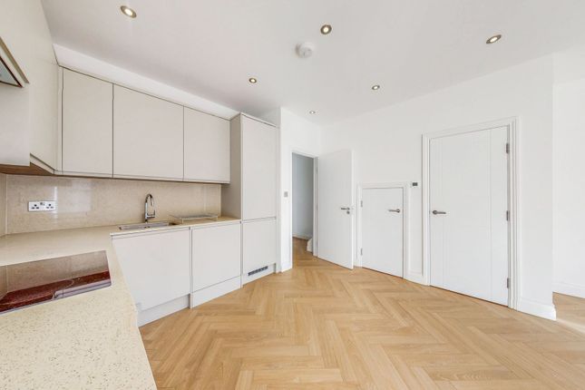 7 Gondar Gardens, London photo 2