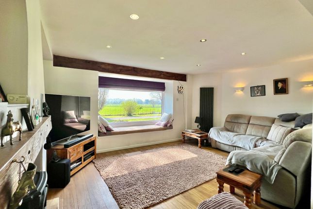 2 Manor Drive, Taunton photo 2