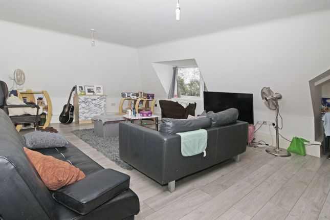 Flat for sale in Blackfen Road, Sidcup, Kent