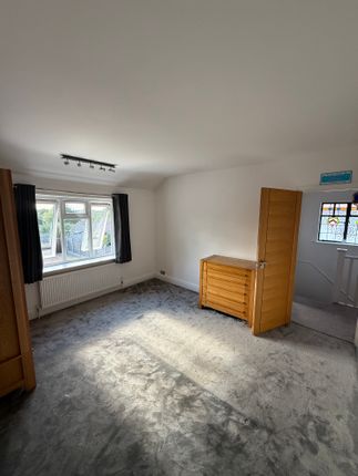 28, Vine Lane, Uxbridge photo 5