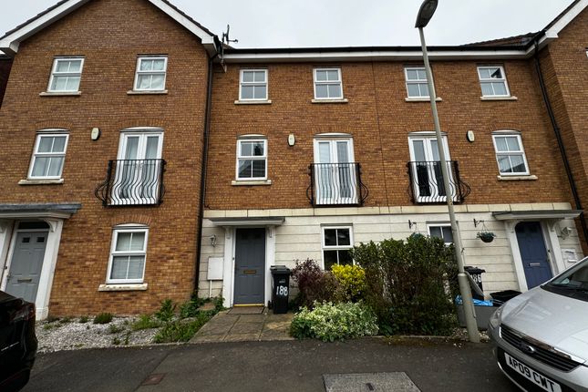 Town house to rent in Attingham Drive, Dudley