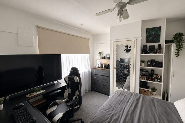 13, Monk Drive, London photo 3