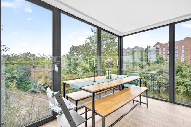 Flat 18, Lapwing Heights, Waterside Way, London photo 2