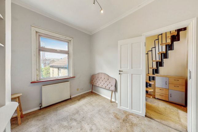 Terraced house for sale in Brent View Road, London