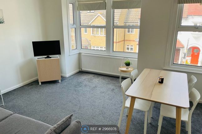 A Pall Mall, First Floor Flat, Leigh-On-Sea photo 3