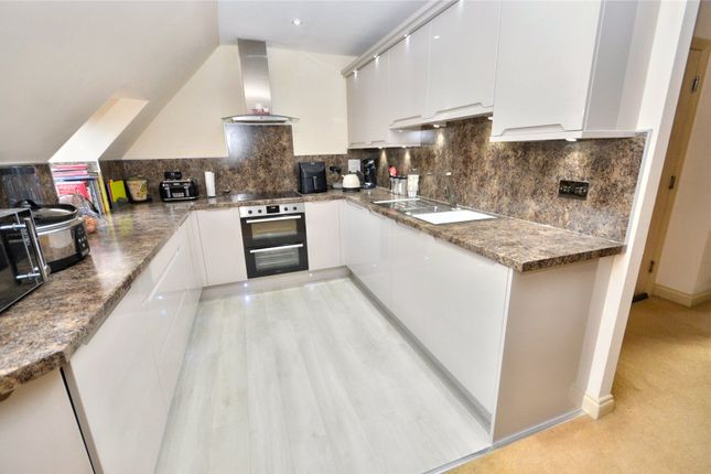 Apartment 15,, Dunstarn Court, Leeds photo 2