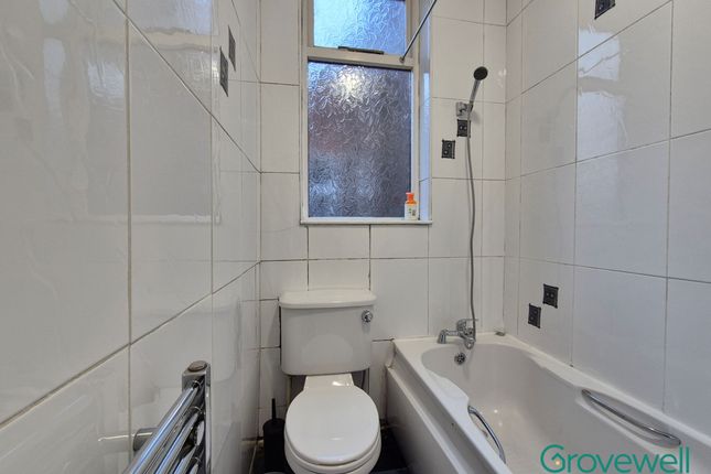 11 Grassfield Avenue, Salford photo 3