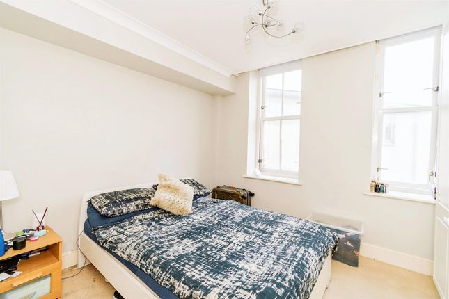 Flat for sale in South Western House, Southampton
