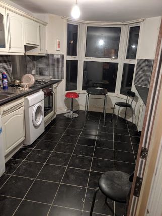 Shared accommodation to rent in Disraeli Road, London