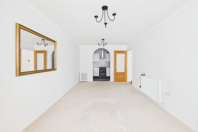 Flat 2, Sherwood Court,, High Street, Slough photo 2