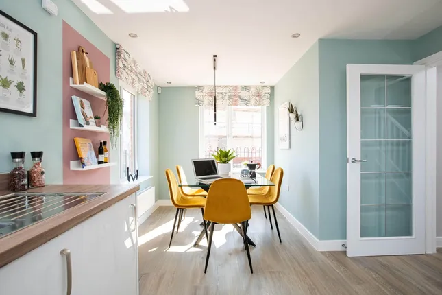 Taylor Wimpey - The Quarters
