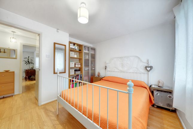 Flat for sale in Telegraph Place, Isle Of Dogs, London