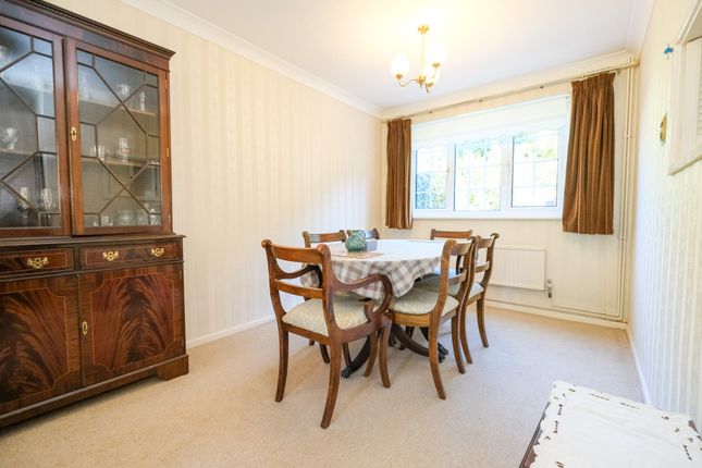 18, Loxwood Close, Orpington photo 3