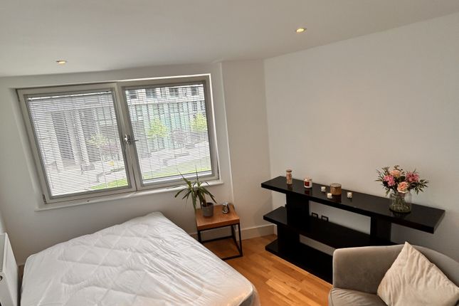 Thumbnail Shared accommodation to rent in Indescon Square, London