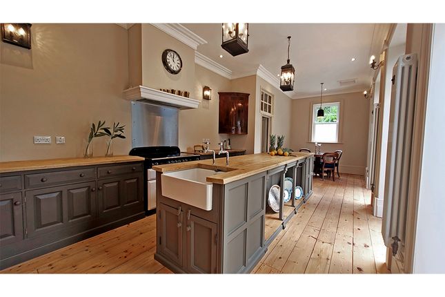 A Bespoke Orangery Kitchen Diner
