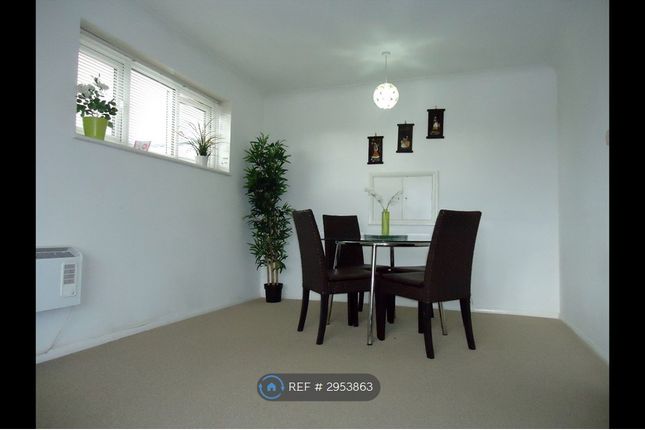 Flat  The Elms, Feltham Hill Road, Ashford photo 4