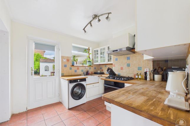2, Clanna Lane, Alvington photo 4