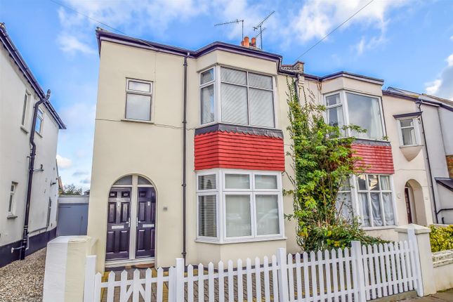 Flat for sale in Station Road, Leigh-On-Sea