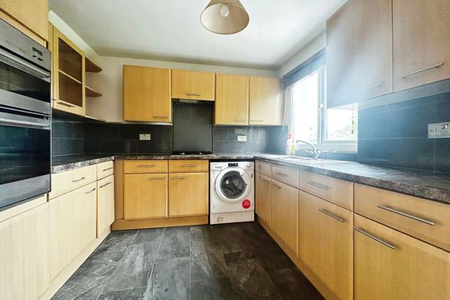 8, Whites Lane, Datchet photo 4