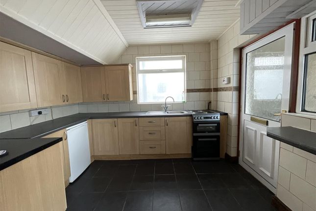 21, Heol Myrddin, Llandeilo photo 3