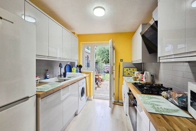 11, Grayswood Drive, Mytchett photo 3