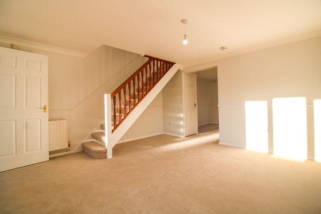 18, Gleneagles Drive, Farnborough photo 2