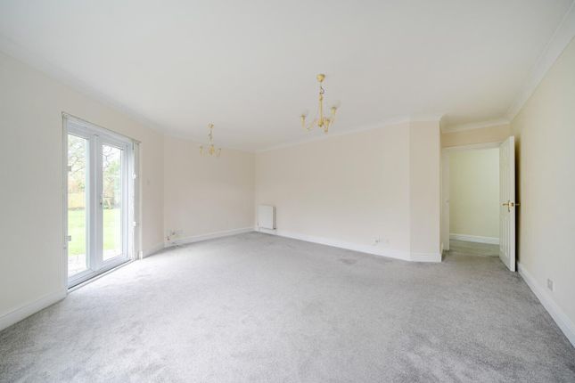 Flat 4, Bartholomew Court, Longcrofte Road, Edgware photo 2