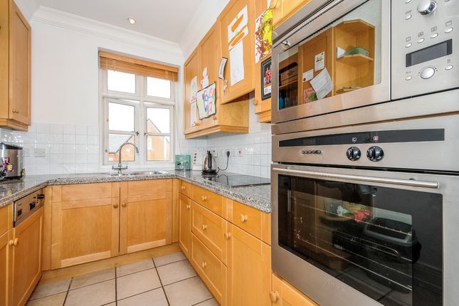 Flat to rent in Holloway Drive, Virginia Water