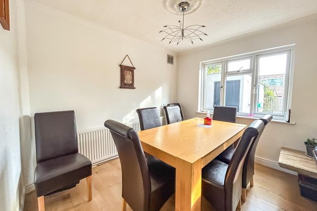 216, Eastern Avenue, Southend-on-Sea photo 4