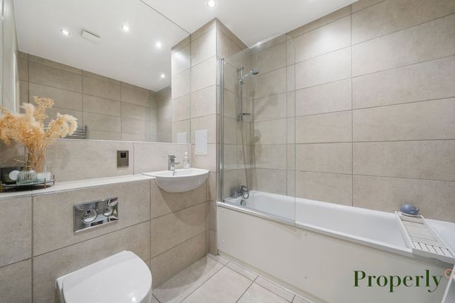Penthouse for sale in Bodiam Court, Walthamstow, London