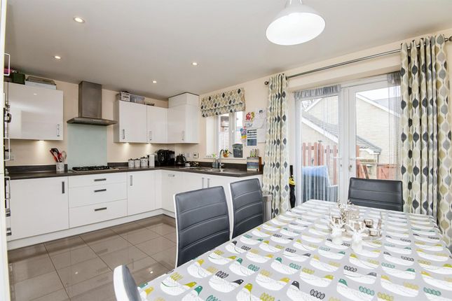 21, Cloakham Drive, Axminster photo 3