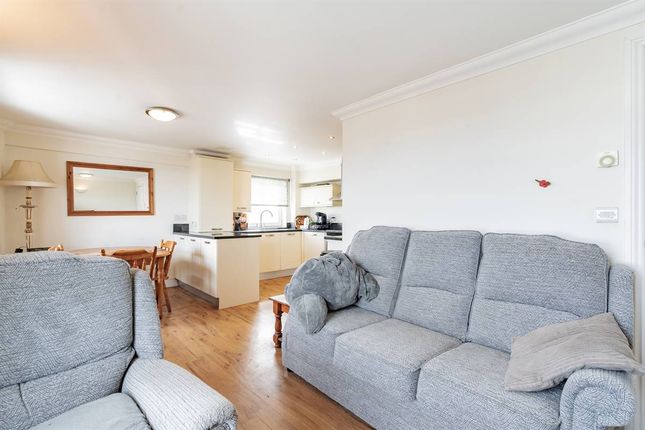 12a Bay View, 70 Central Parade, Herne Bay photo 4