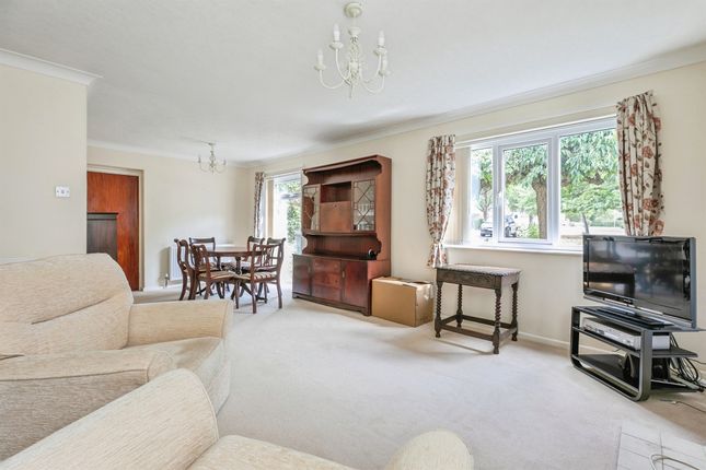 11, Abbots Close, Huntingdon photo 3